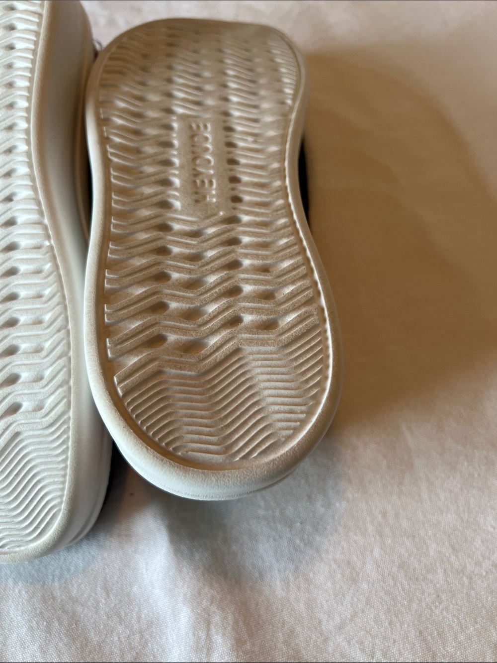 Hey Dude Women’s lightweight Slip-On Sneaker - Picture 9 of 9
